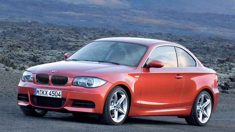 Illustration for article titled Just How Massive Are New Cars Compared To 20-Year-Old Ones?